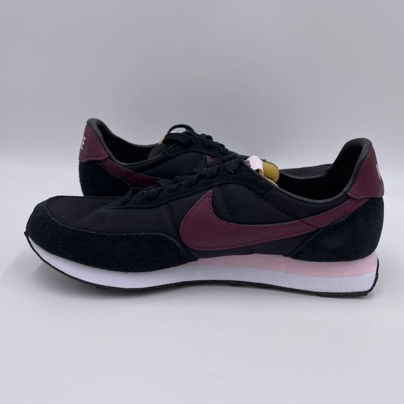 Nike Waffle Trainer 2 Black / Dark Beetroot Womens Shoes - Picture 2 of 8